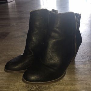 Black Heeled Boots !!